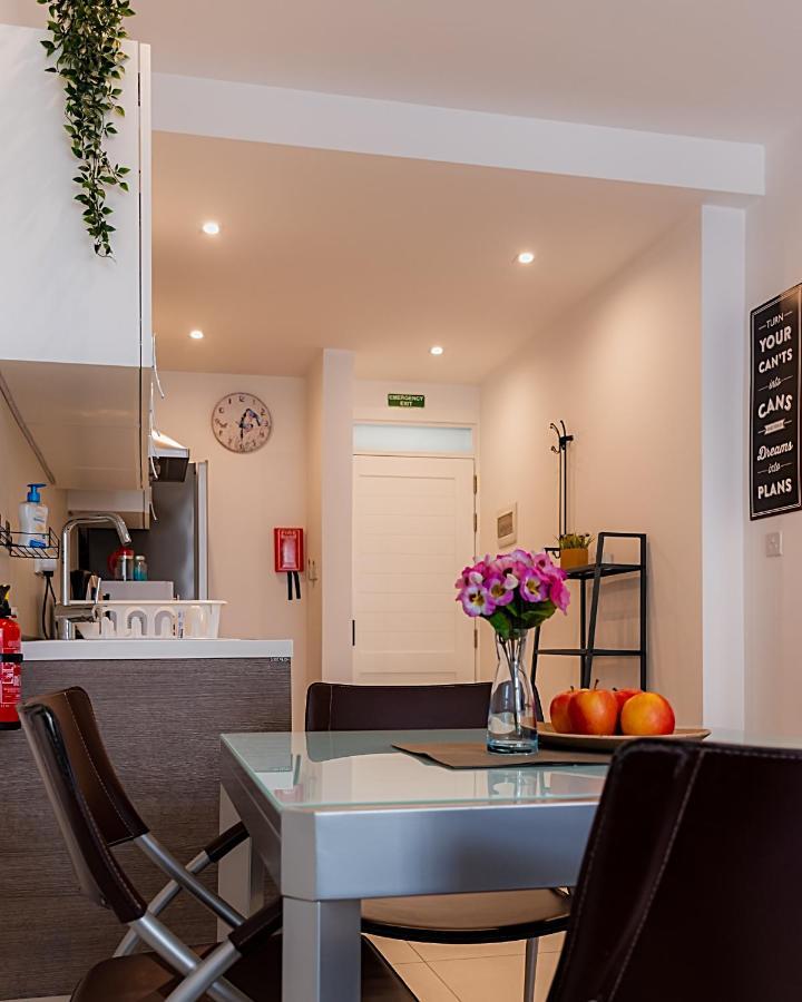 Modern Comfort - 2Br Apartment Center Of St Julians & Paceville San Ġiljan Buitenkant foto